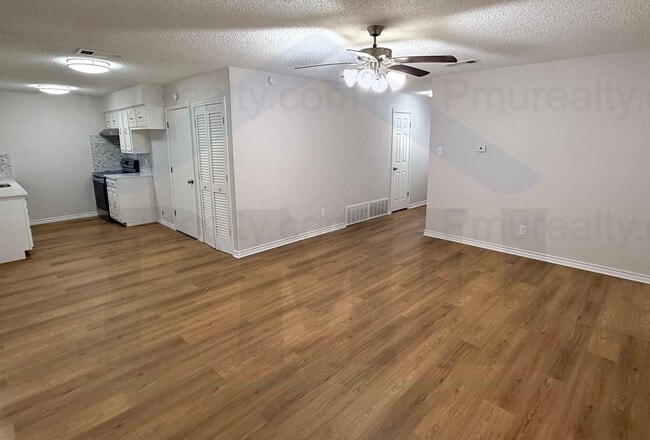 Building Photo - AVAILABLE NOW!!! Comfortable 4 br, 1.5 ba house for rent in Balch Springs