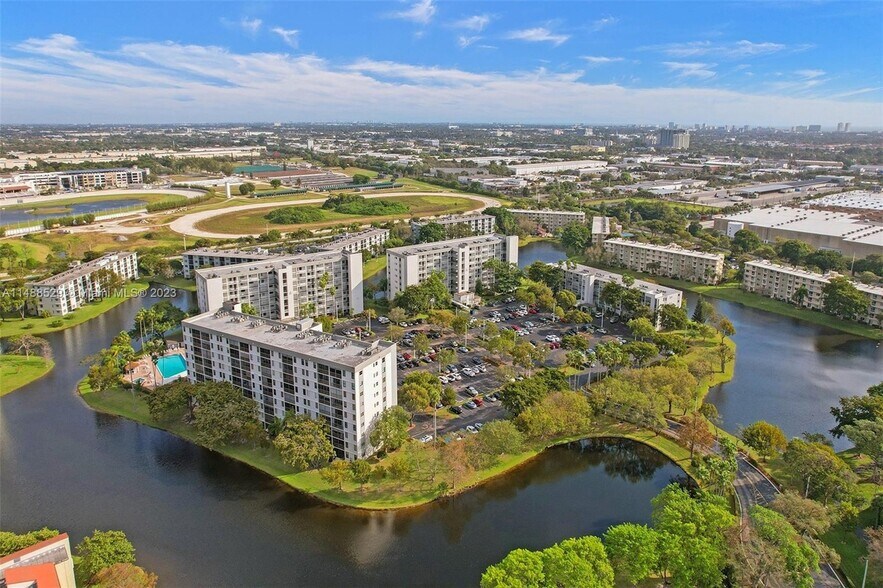 Building Photo - 2215 Cypress Island Dr