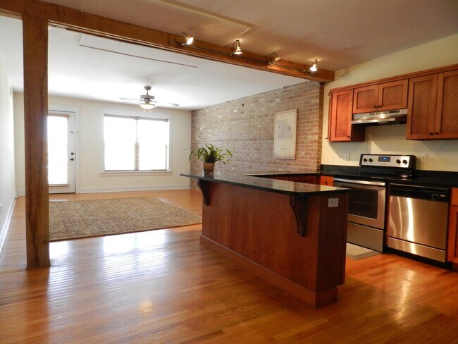 Building Photo - 505 Fay St