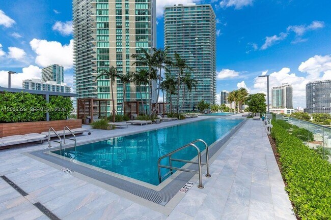 Building Photo - 3131 NE 7th Ave