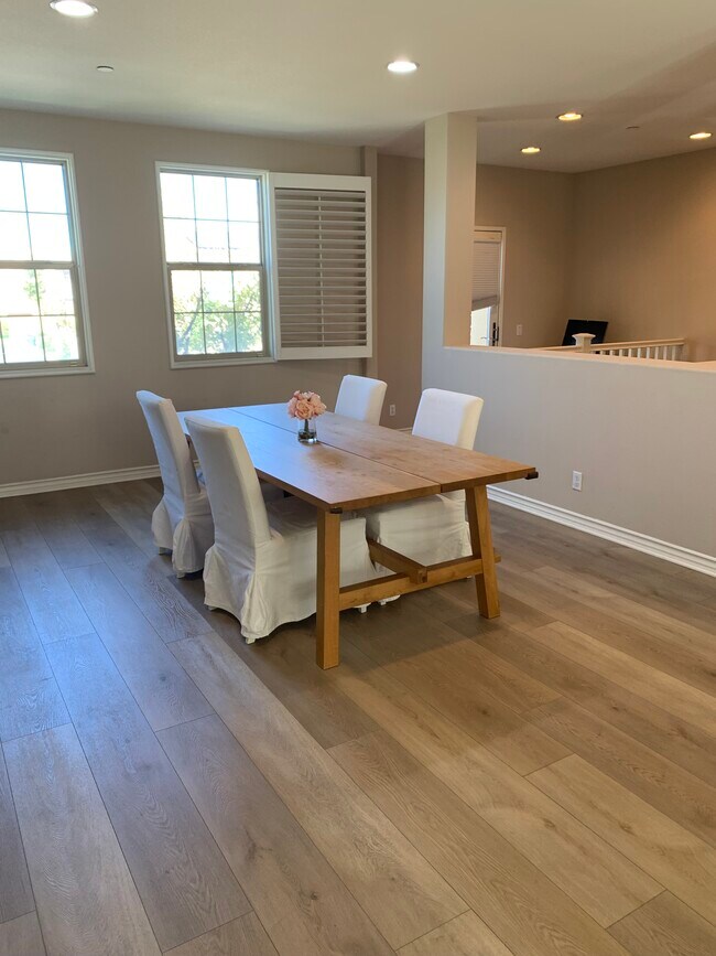 Building Photo - 128 Full Moon