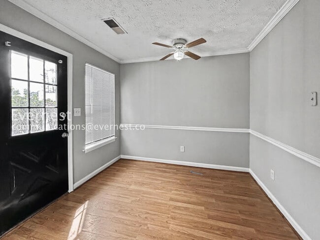 Building Photo - 2 Bed/1.5 Bath Townhome with Modern Amenities / Pet-Friendly / Coming Soon!