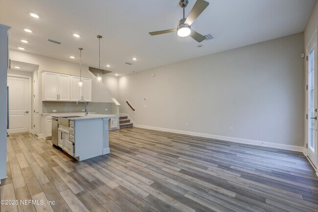Building Photo - 7435 Calusa Ct