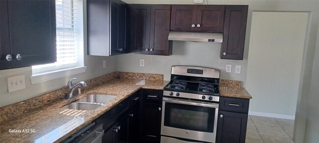 Building Photo - 2106 Wilshire Park Dr