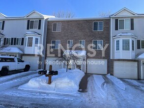 Building Photo - Available August 8 - 2 Bed/1.5 Bath Townhome in Prior Lake