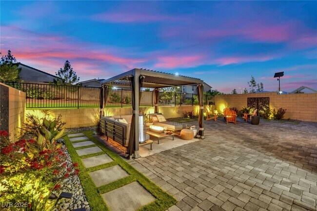 Building Photo - 8907 Roadrunner Ravine St