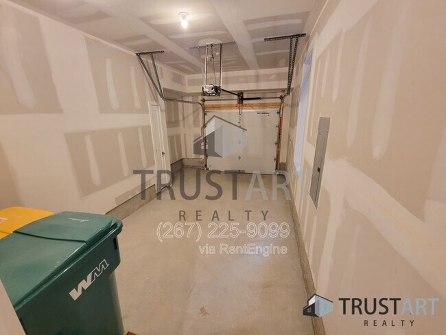 Building Photo - 3150 Parkview Walk