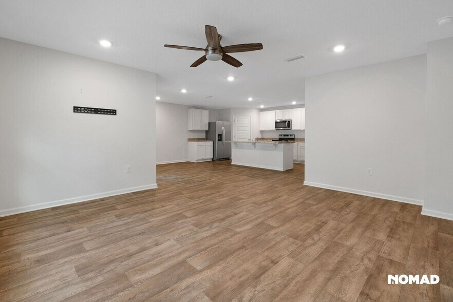 Building Photo - 10613 Queens Gate Cir