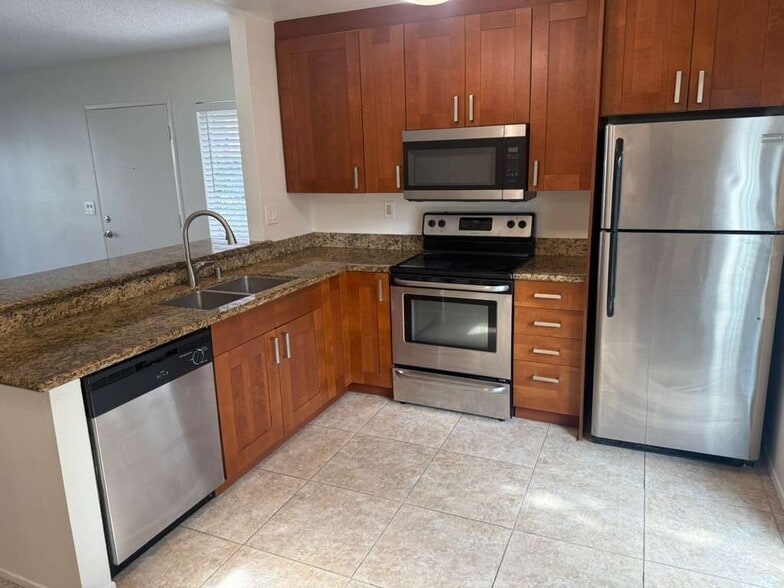 Building Photo - 6554 Bell Bluff Ave