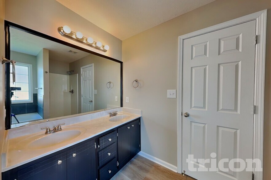 Building Photo - 1612 Broad Cir