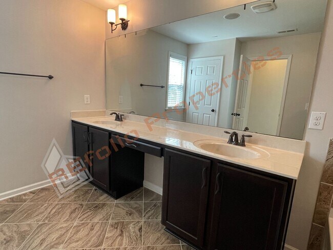 Building Photo - 1454 Glenwater Dr