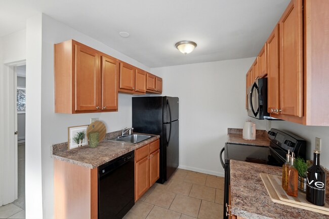 2B STAGED (2).jpg - Beechcrest Apartments