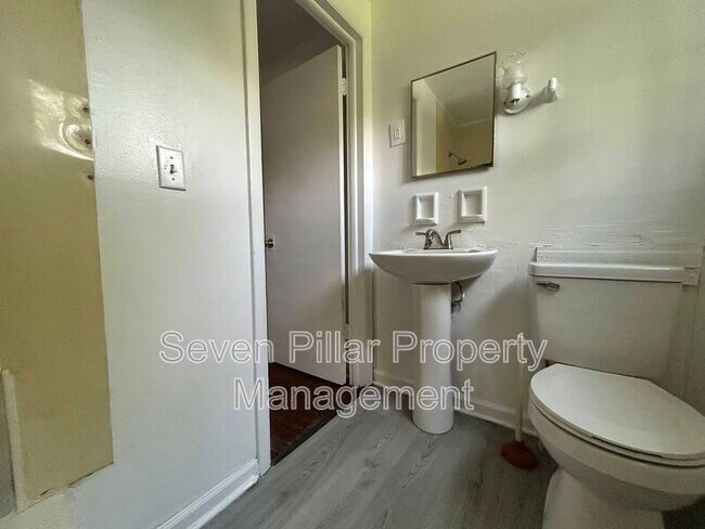Building Photo - 339 S Napoleon Ave