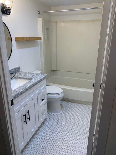 Building Photo - 156 Drummers Ln