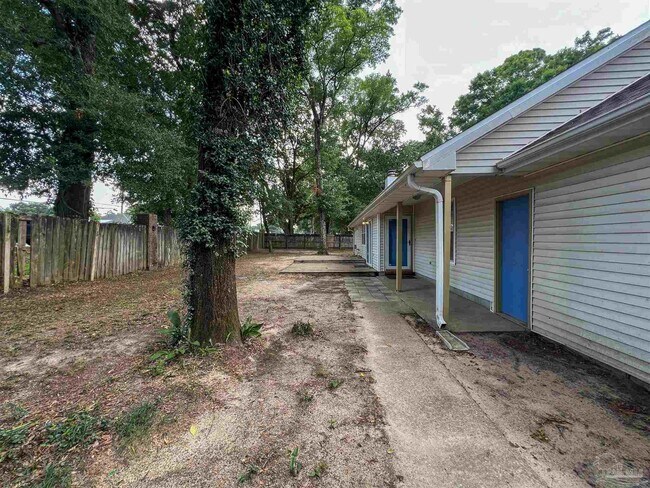 Building Photo - 8101 Treetop Ln