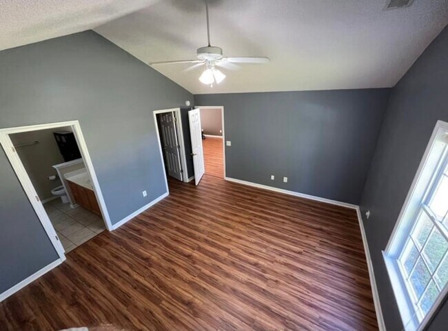 Building Photo - 149 Southborough Ln