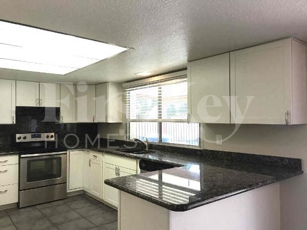 Building Photo - 4924 S Hazelton Ln