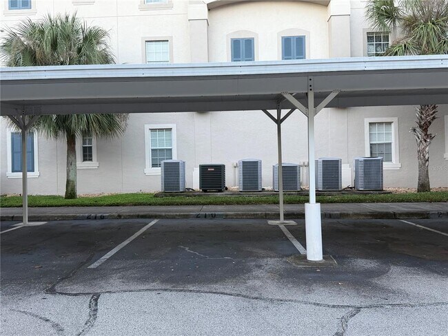 Building Photo - 3001 Laurel Park Ln