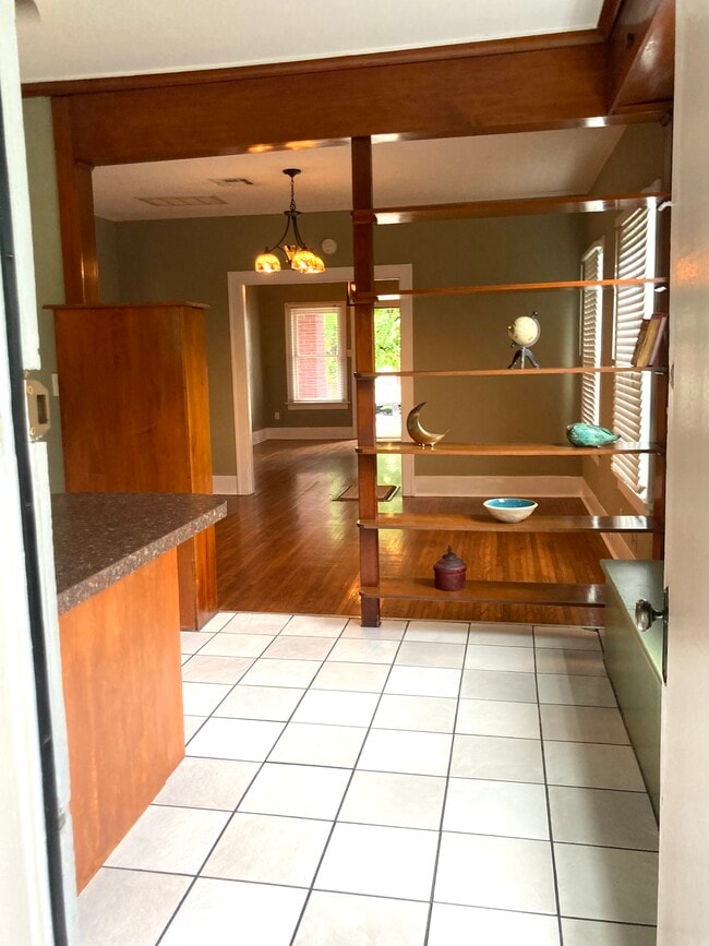 Building Photo - 1123 S Lewis Pl