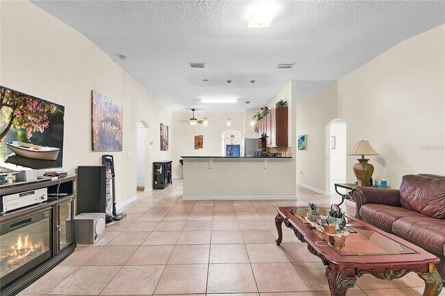 Building Photo - 237 N Hidden Tree Dr