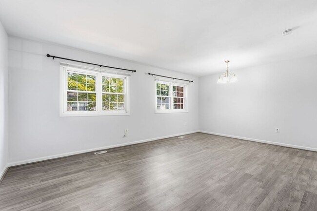 Building Photo - 9178 Laurelwood Ct