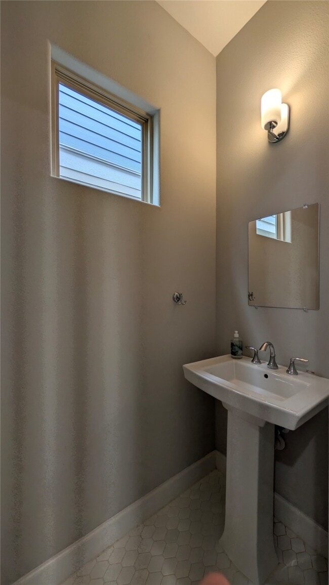 Building Photo - 5116 Pine Reach Dr