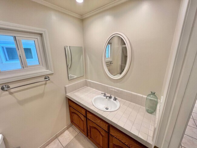 Building Photo - Peninsula Living just steps to the Beach