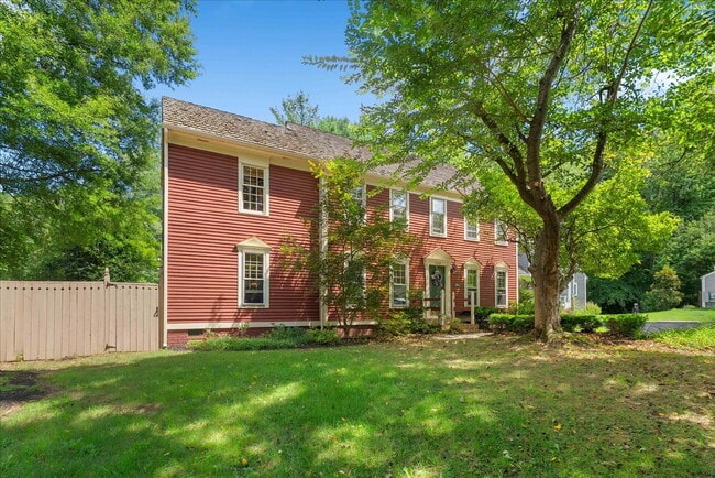 Building Photo - "Luxurious 3-Bed Retreat with Finished Bas...