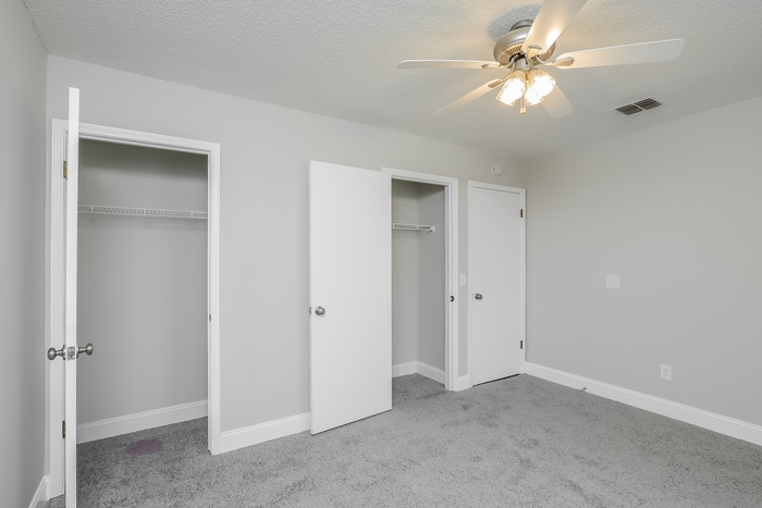 Building Photo - 2386 Dundee Ct E