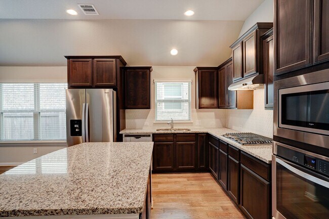 Building Photo - Warm & Inviting 4 Bedroom, 2 Bath House for Rent