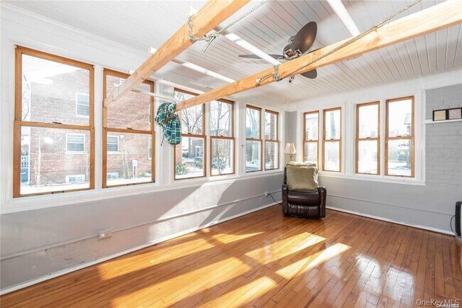 Building Photo - 312 Ellington Ave E