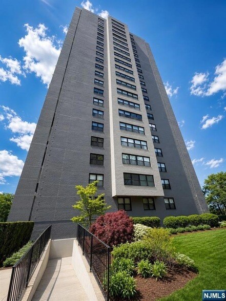 Building Photo - 285 Aycrigg Ave