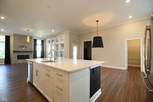 Building Photo - 1567 Jensen Dr