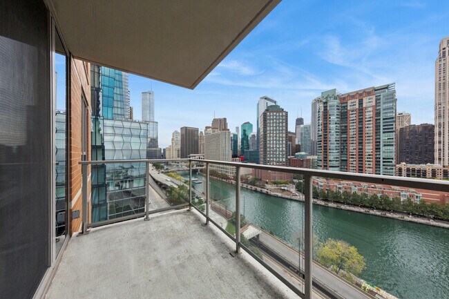 Building Photo - 420 E Waterside Dr