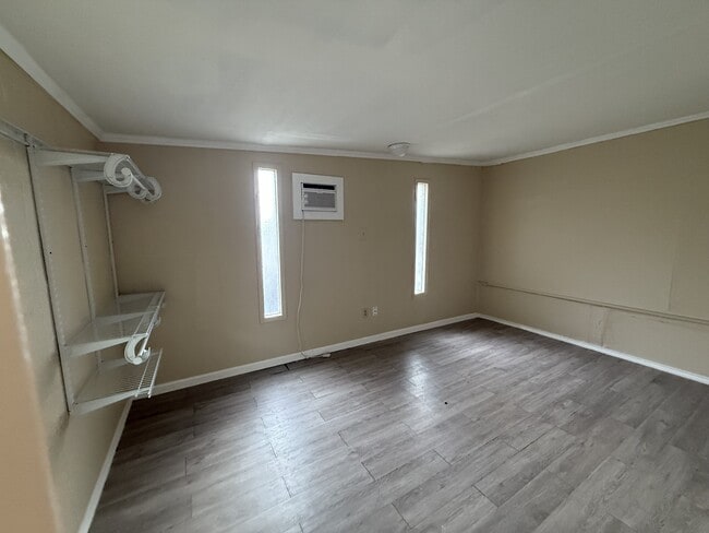Building Photo - 314 N Nueces