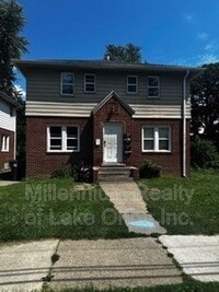 Building Photo - 140 Summit St