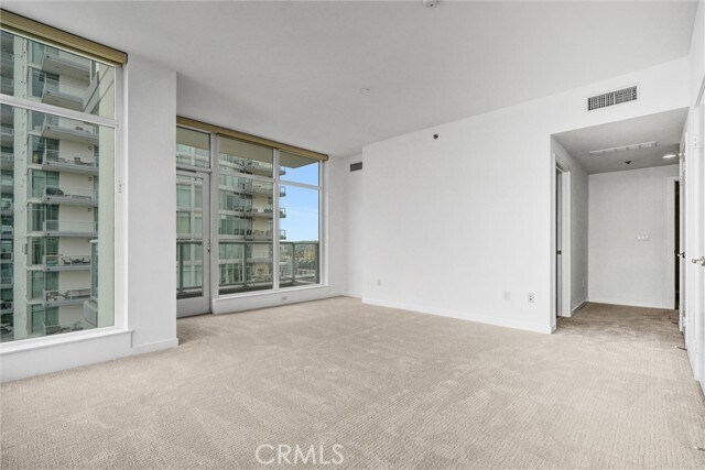 Building Photo - 411 W Seaside Way