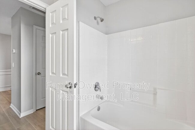 Building Photo - 123 Thousand Oaks Cir