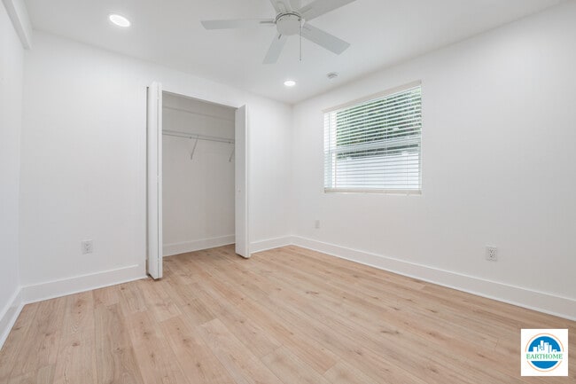 Building Photo - 3226 6th Ave S