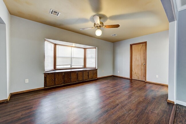 Building Photo - 2144 Pearson Dr