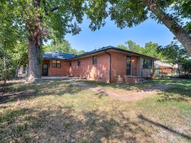 Building Photo - 1320 Avondale Dr