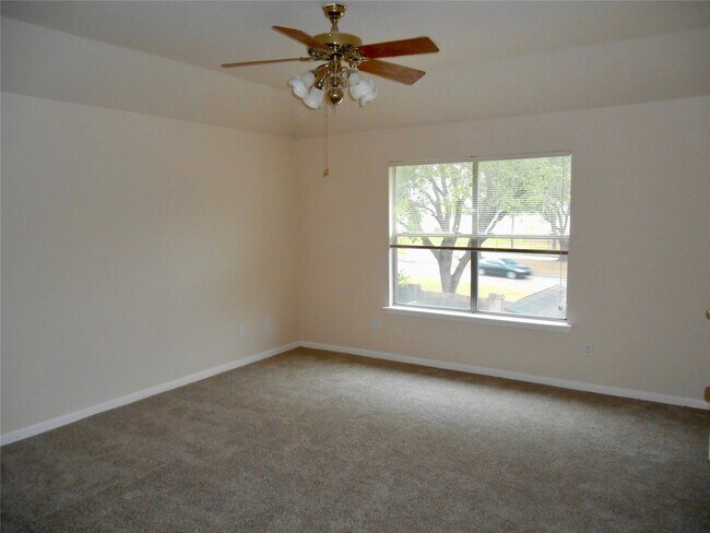 Building Photo - 6203 Faulkner Ridge Dr