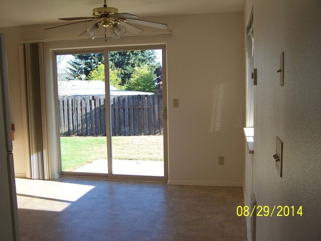 Building Photo - 740 Benjamin Ave