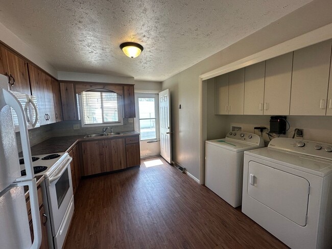 Building Photo - 520 W 32nd St