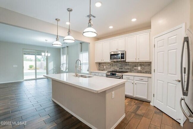 Building Photo - 9848 N Howling Wolf Rd