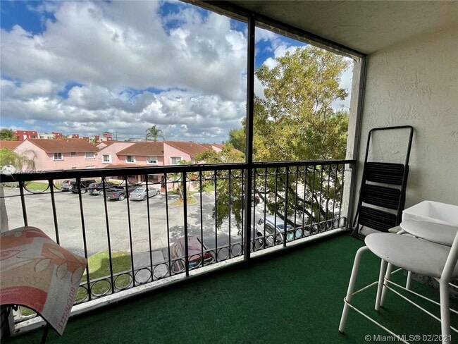 Building Photo - 8005 Lake Dr