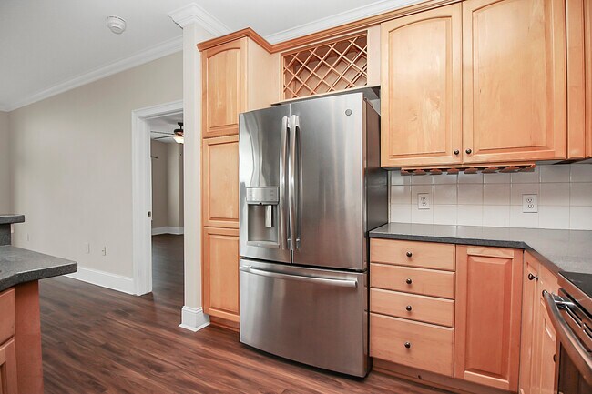 Building Photo - 400 N Church St