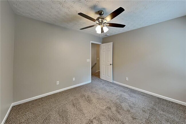 Building Photo - 231 Waterbury Way