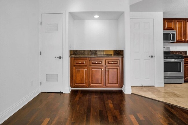 Building Photo - Great one bedroom in UTC!