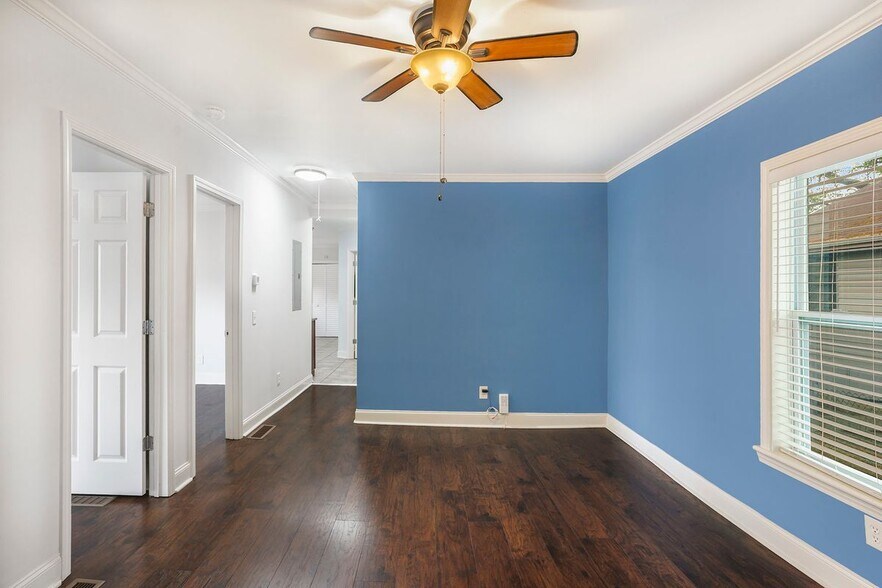 Building Photo - 3378 La Vista Dr